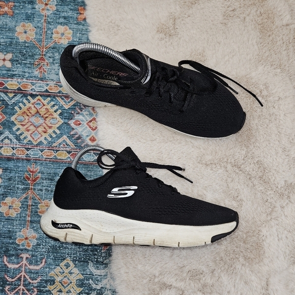 Skechers Women's Arch Fit Big Appeal Running Shoe 149057 Black/White Size 9.5